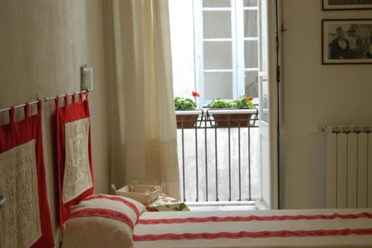 مبيت وإفطار L'Arco كالياري الغرفة الصورة
